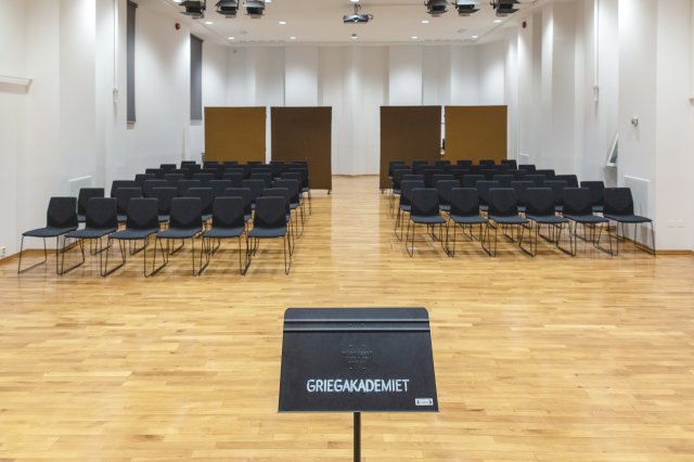An empty Gunnar Sævigs Hall